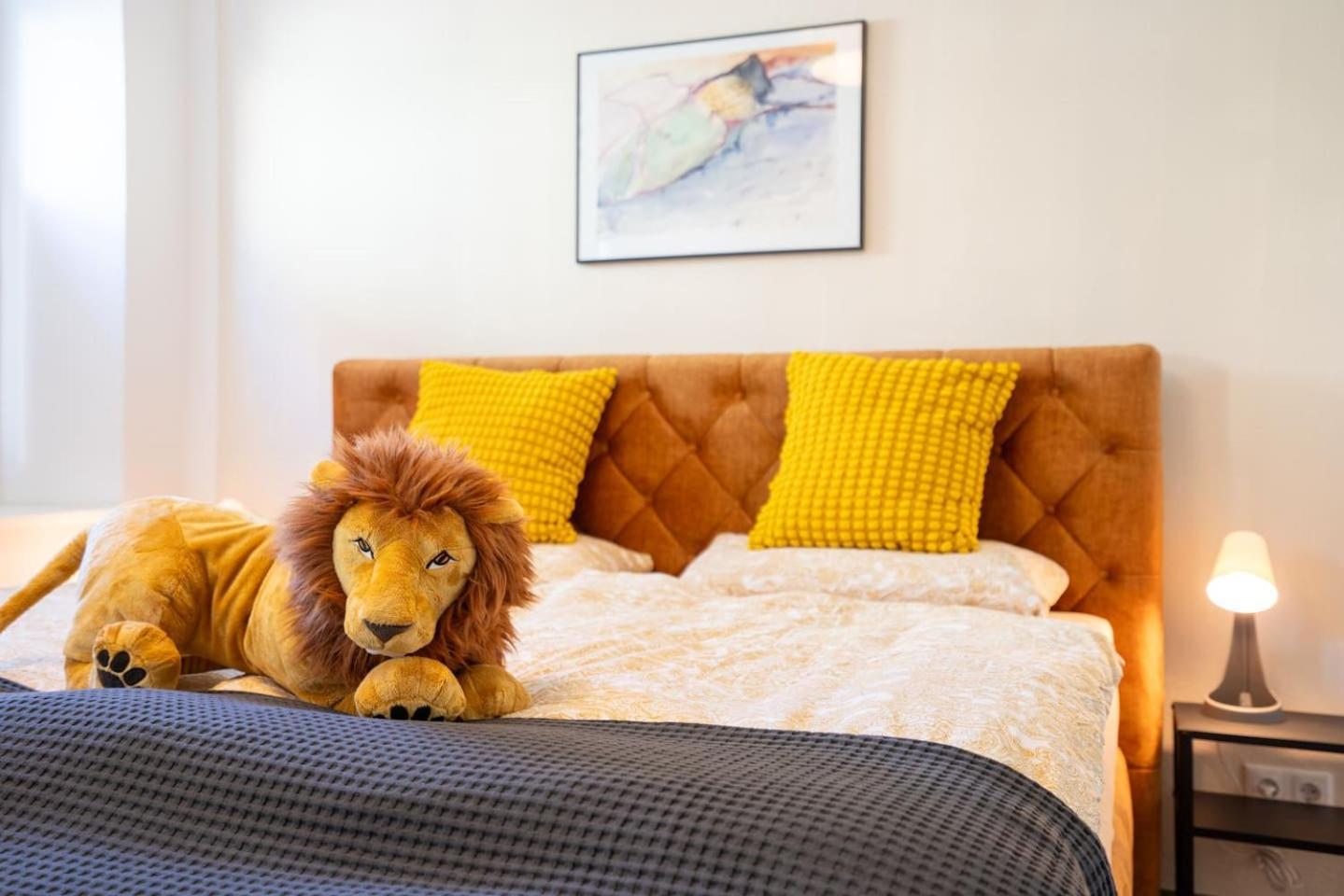 Nice2Be Lions Love - Augsburg Zentrum Экстерьер фото